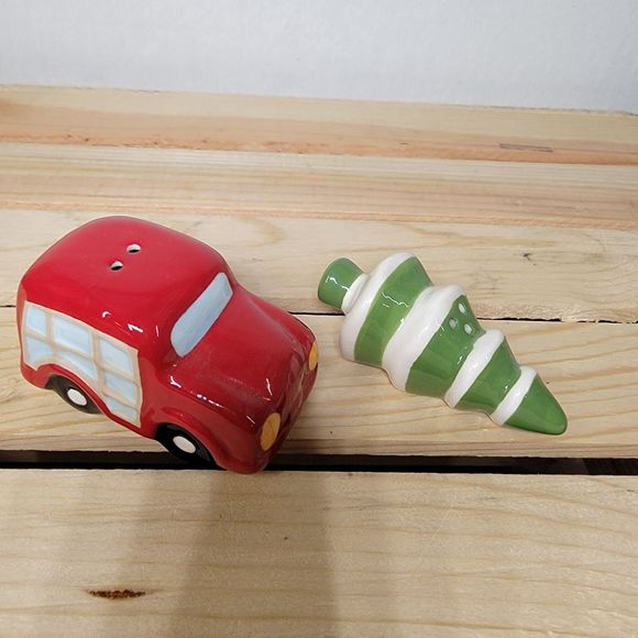 Christmas Salt And Pepper Shakers: Car and Tree - Picture 2 of 6